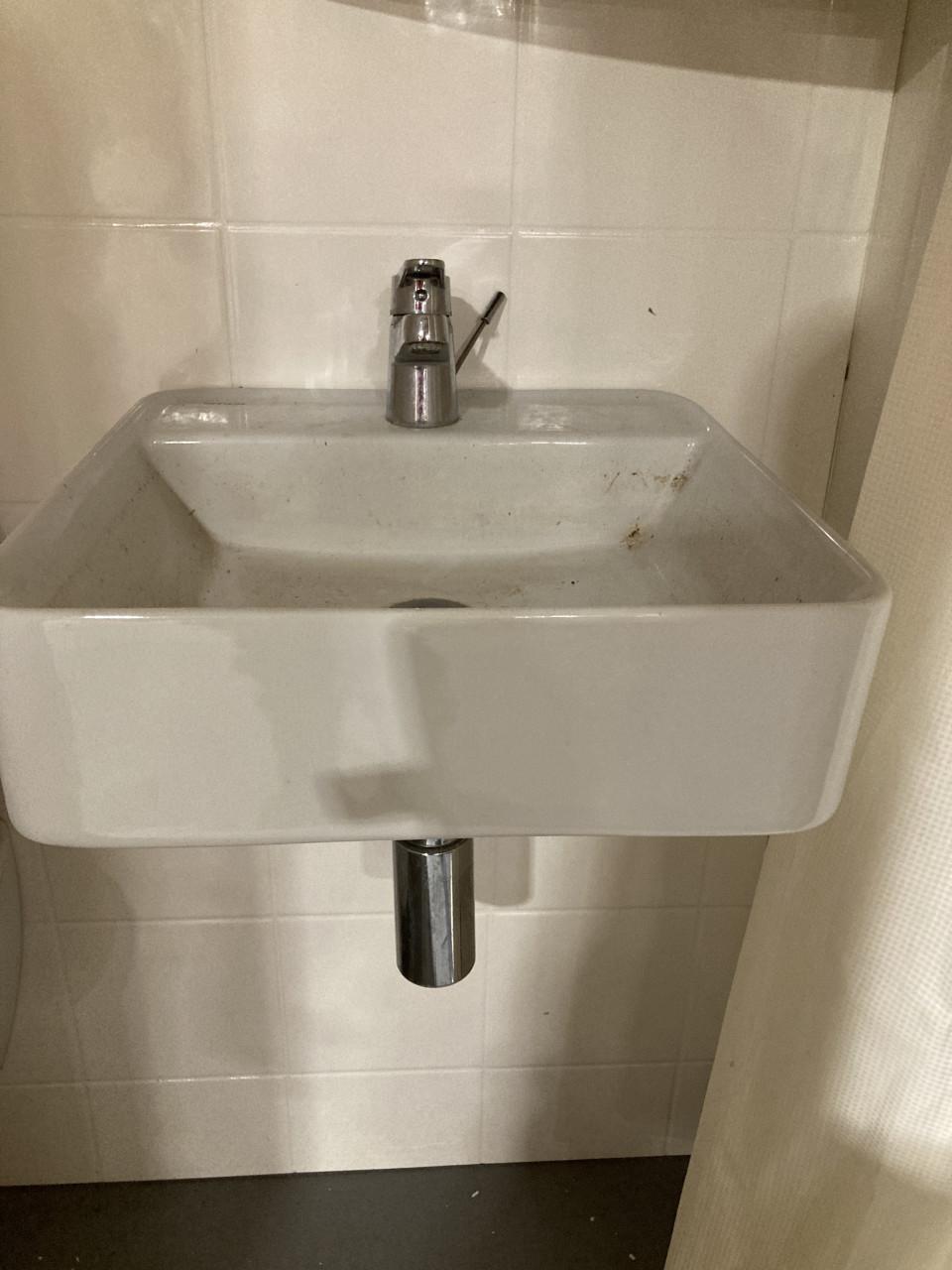 Douche & toilet unit