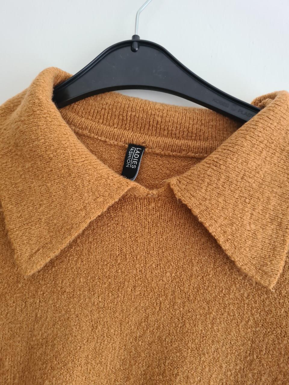 Camelkleurige - mosterdgele trui met kraag Maat L