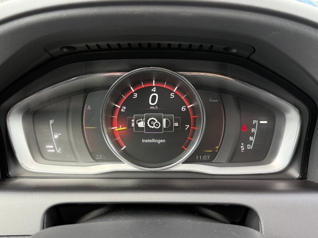 Volvo XC60 t5 245pk aut6 polar+ luxury| panodak| trekhaak| standkachel| ca