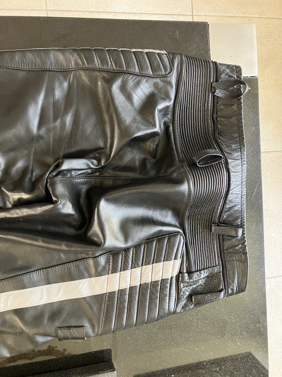 Top Skin Damen politie motorbroek leder maat 54 zomerversie! erg mooi