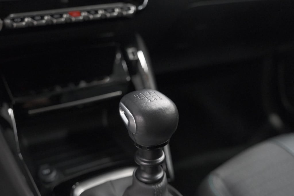 Peugeot 208 puretech 100 allure pack | camera | apple carplay | stoelverwar