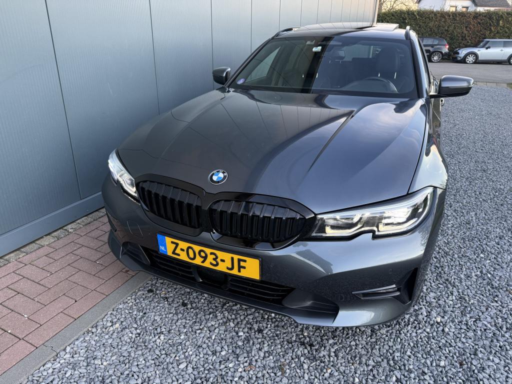 BMW 3-serie touring 330i automaat x-drive high executive