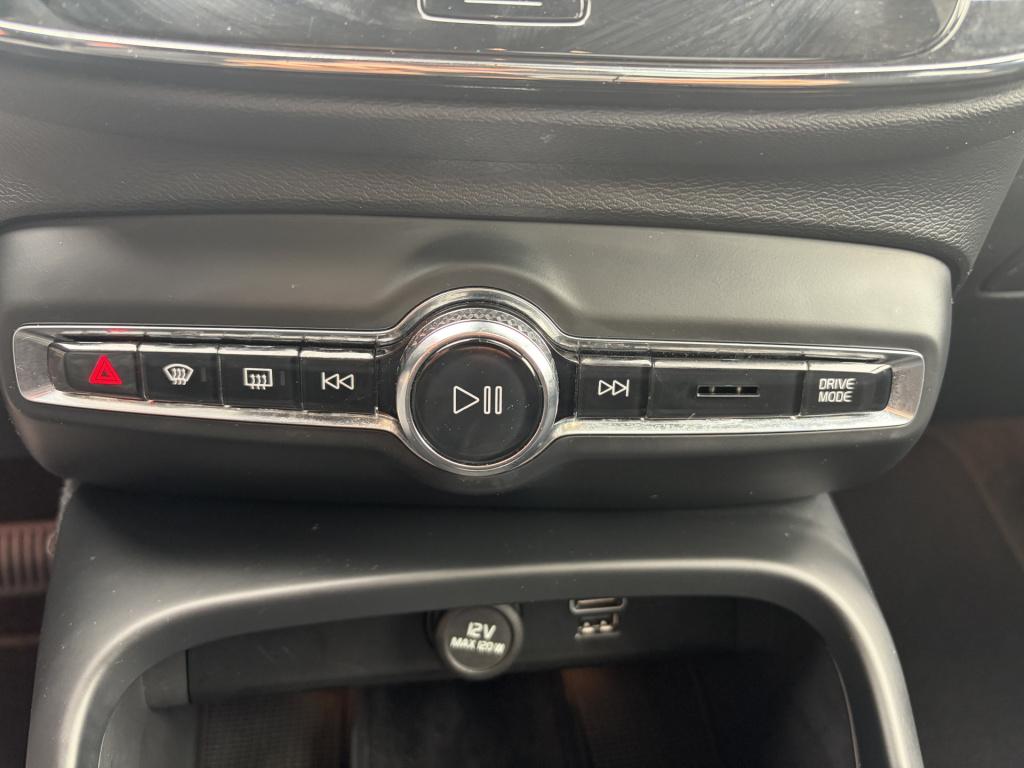 Volvo XC40 1.5 t5 plug-in hybrid ultimate dark