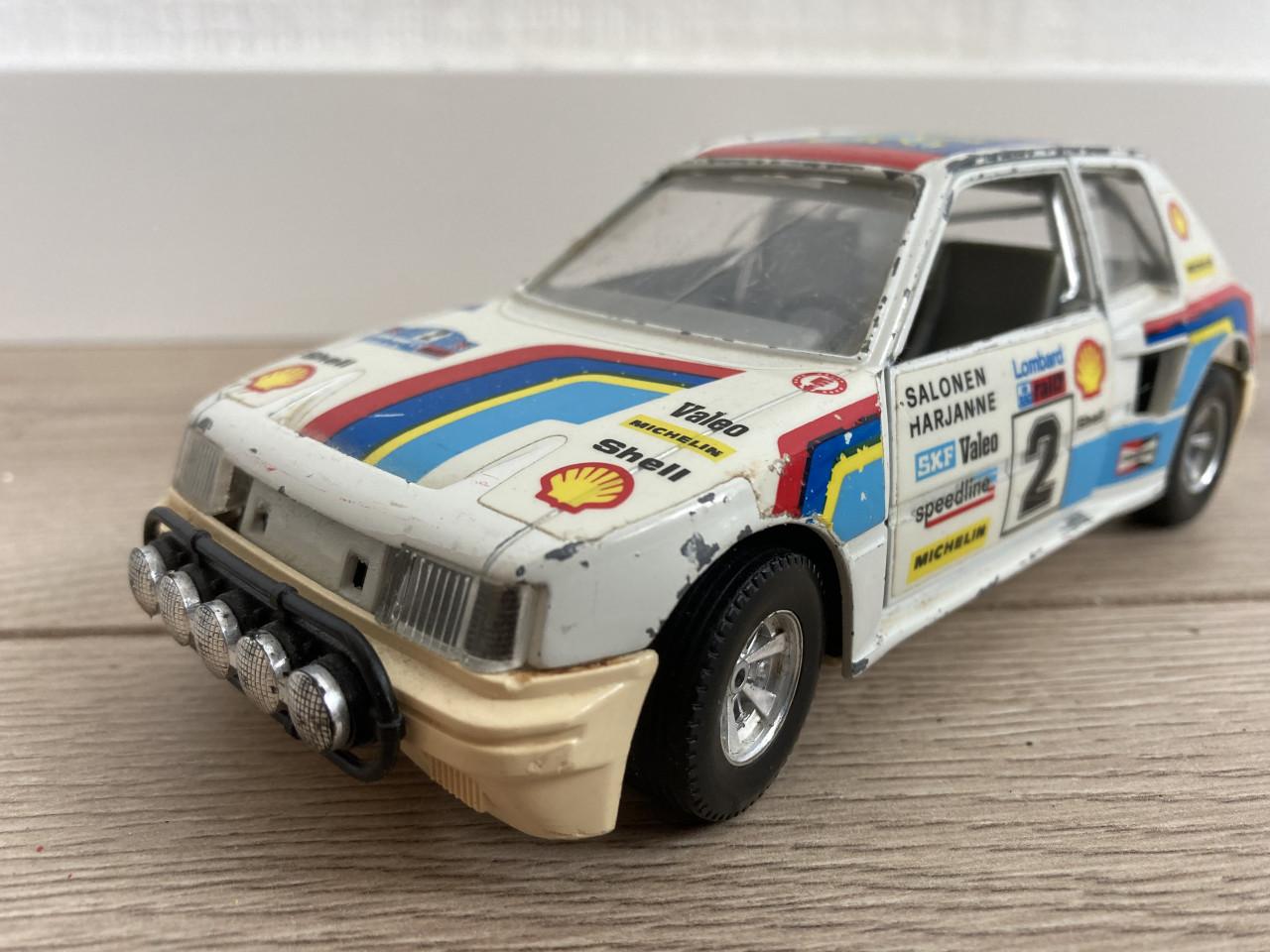 4x Revell 1:24 en Bburago