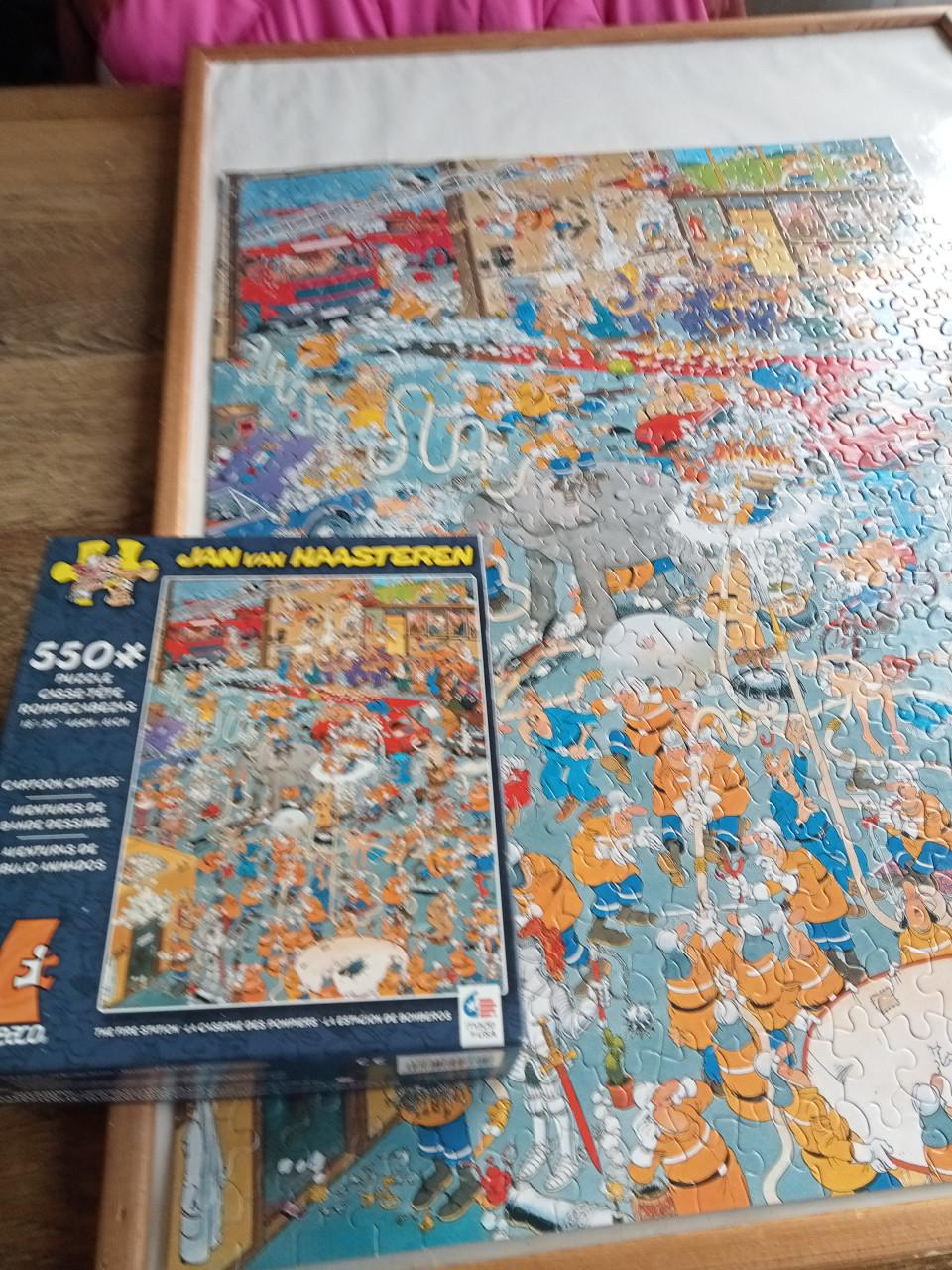 Jan van Haasteren " brandweerkazerne" 550 stukjes