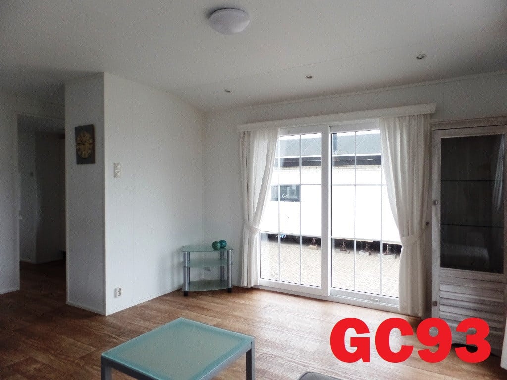 Div. chalets met dubbel glas en centrale verwarming te koop