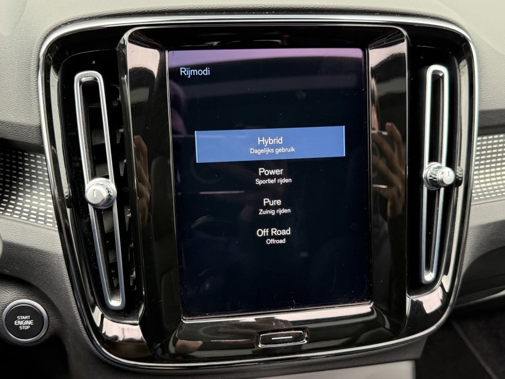 Volvo XC40 t4 211pk recharge ultimate dark | panodak| adap.cruise| leder| c