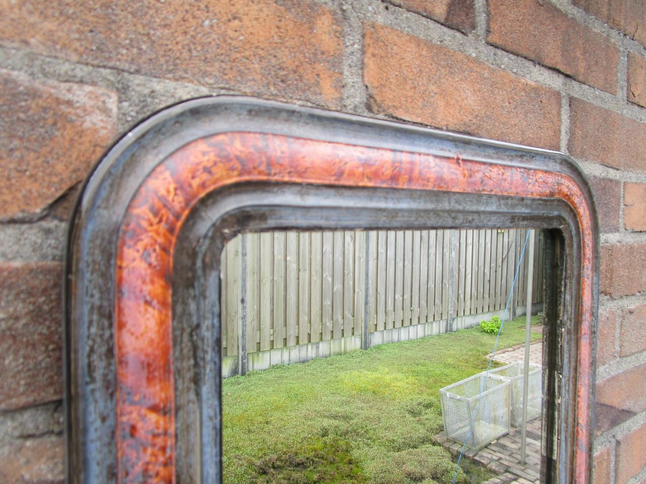 Antieke Spiegel met Houten Lijst.