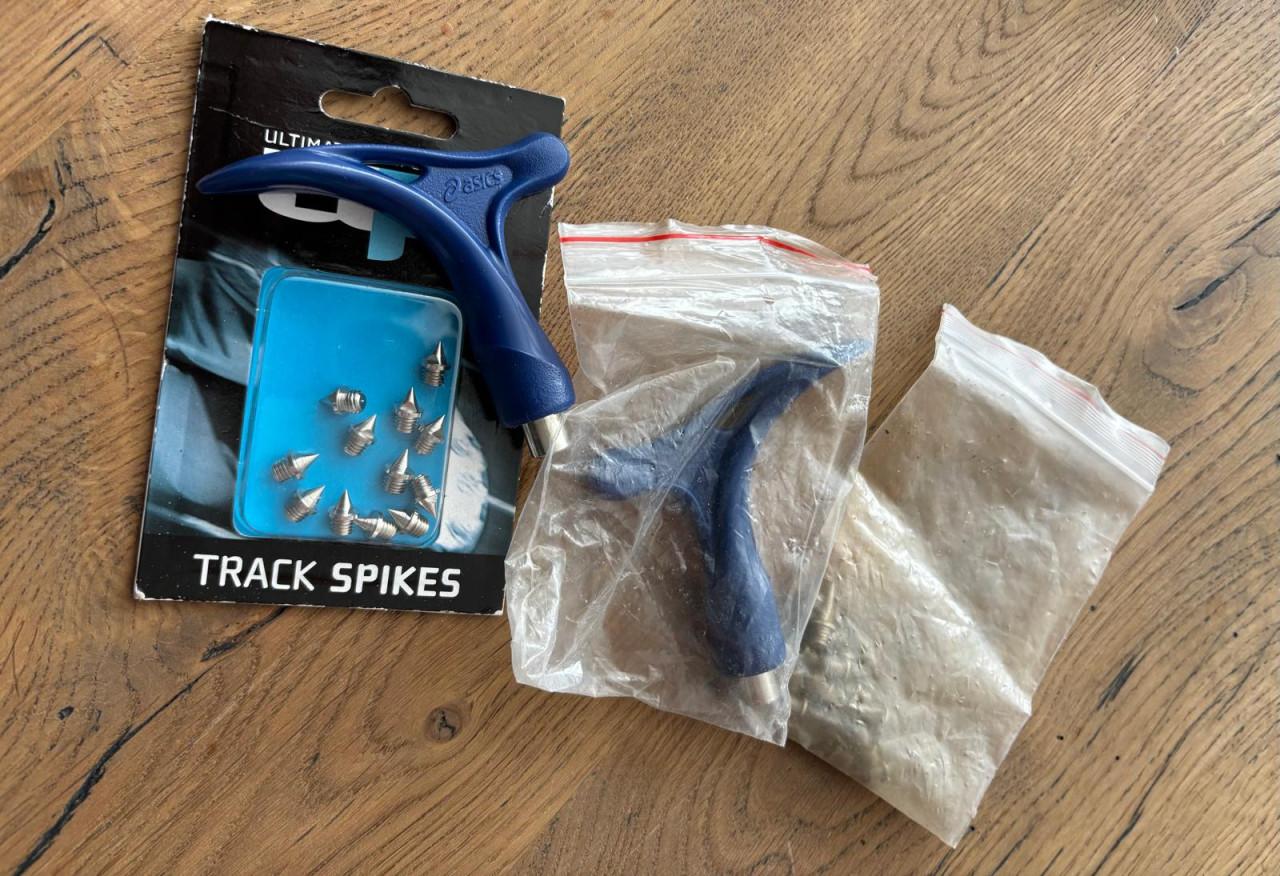 ASICS Spikes - Maat 38 - Wit/Zwart/Geel