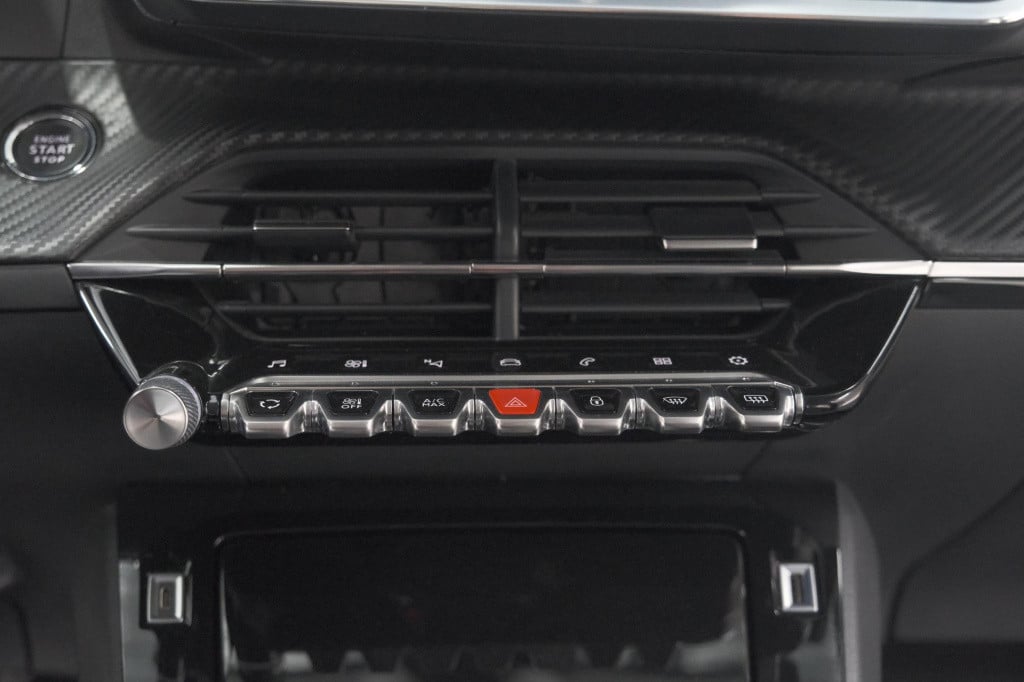 Peugeot 208 puretech 100 allure | camera | navigatie | apple carplay | park