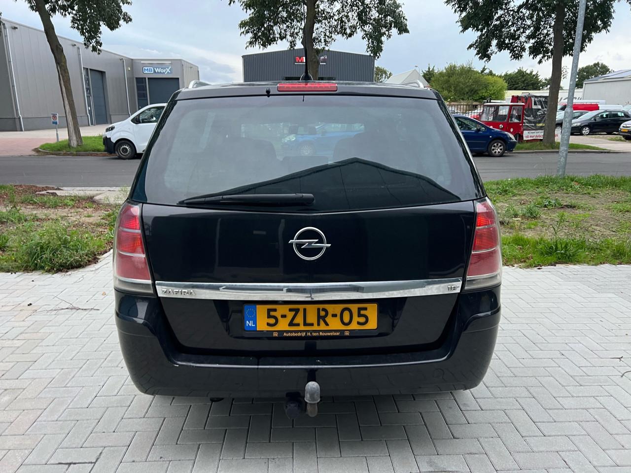 Opel Zafira 1.8 Essentia 7 zitter Jaar apk