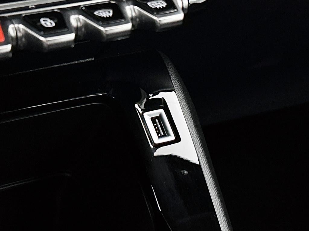 Peugeot 2008 130 pk active pack | rijklaar | apple carplay | camera | stoel