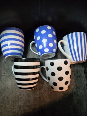 5 keramische mokken uit de Siaki-collectie. Nieuw