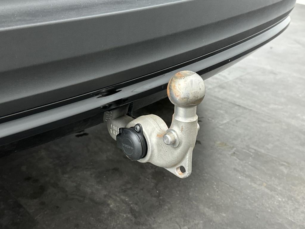 Volvo XC40 b4 197pk plus dark| camera| trekhaak| adap.cruise| h&k audio| pa