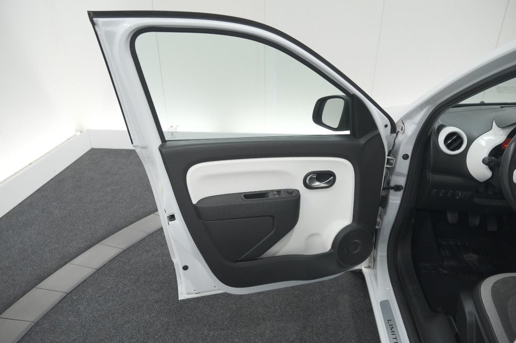 Renault Twingo sce limited | parkeersensoren | bluetooth | airco | 15 inch 