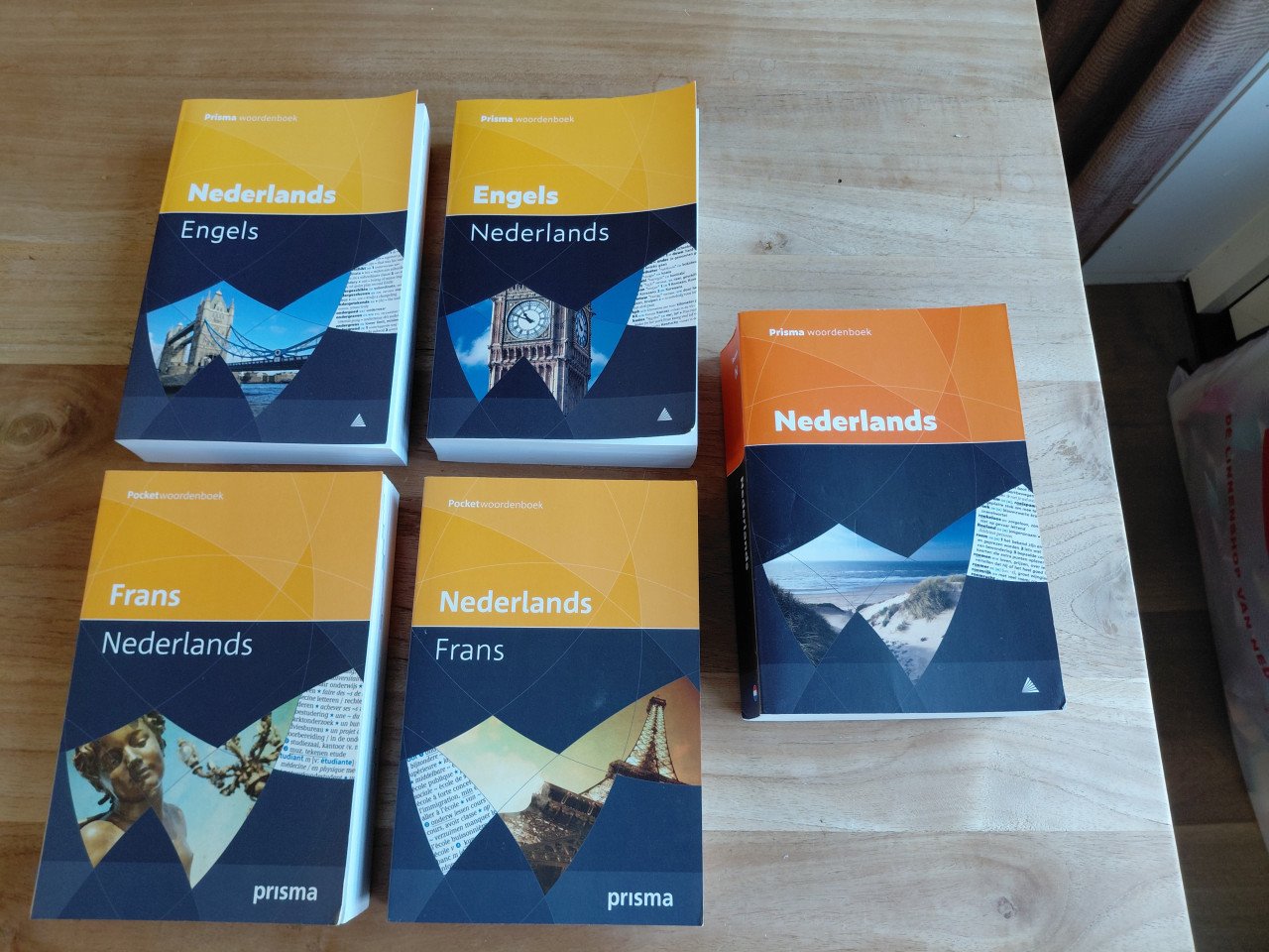 Woordenboeken Ned-eng, Eng-ned, Fa-ned, Ned-fa en Ned.