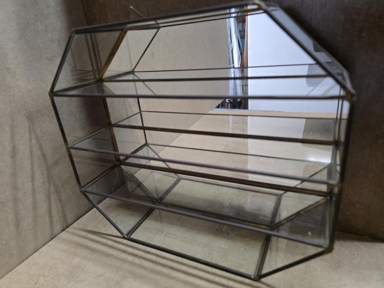 Klein vitrine kastje