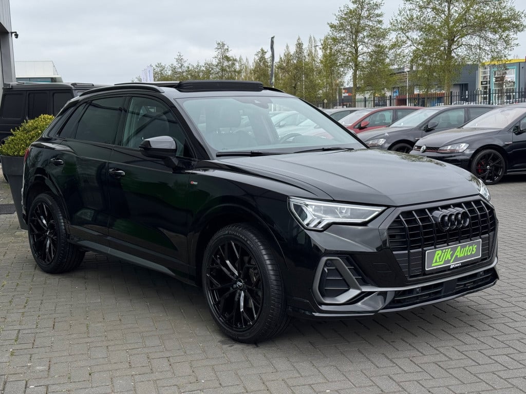 Audi Q3 35 tfsi 3x s-line * panoramadak * keyless * leer * camera