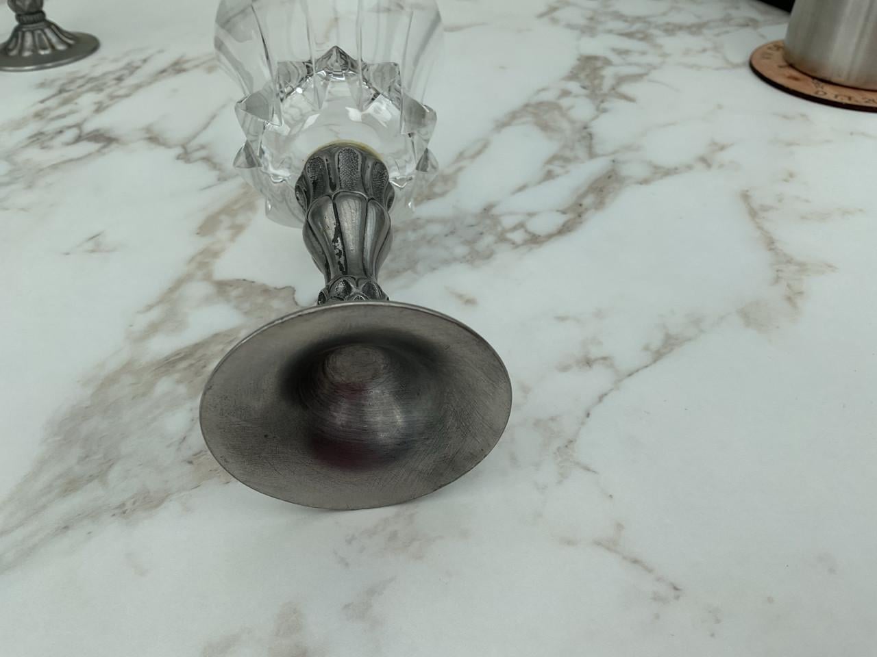 Oude glazen met tinnen voet