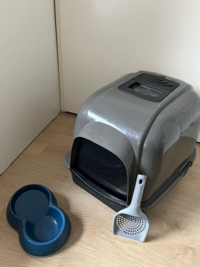 Kattenbak grijs