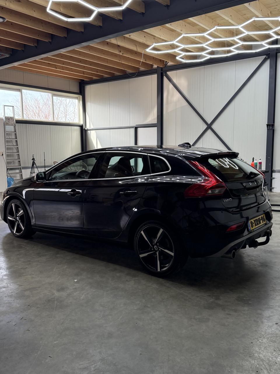 Volvo V40 2.0 D4 | 2014 model | 240 PK | Zwart R Design