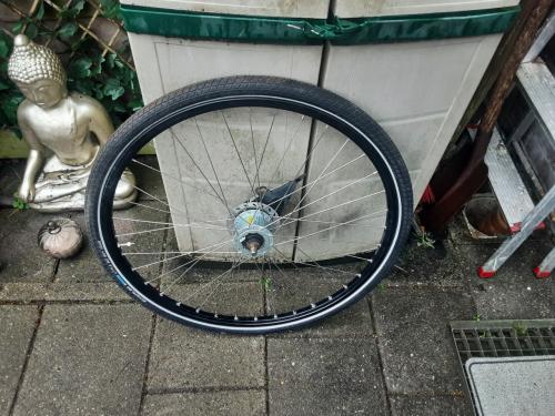 28 inch shimano voorwiel, naafdynamo, rollerbrake rem