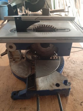 Kleine tafelzaagmachine modelbouw