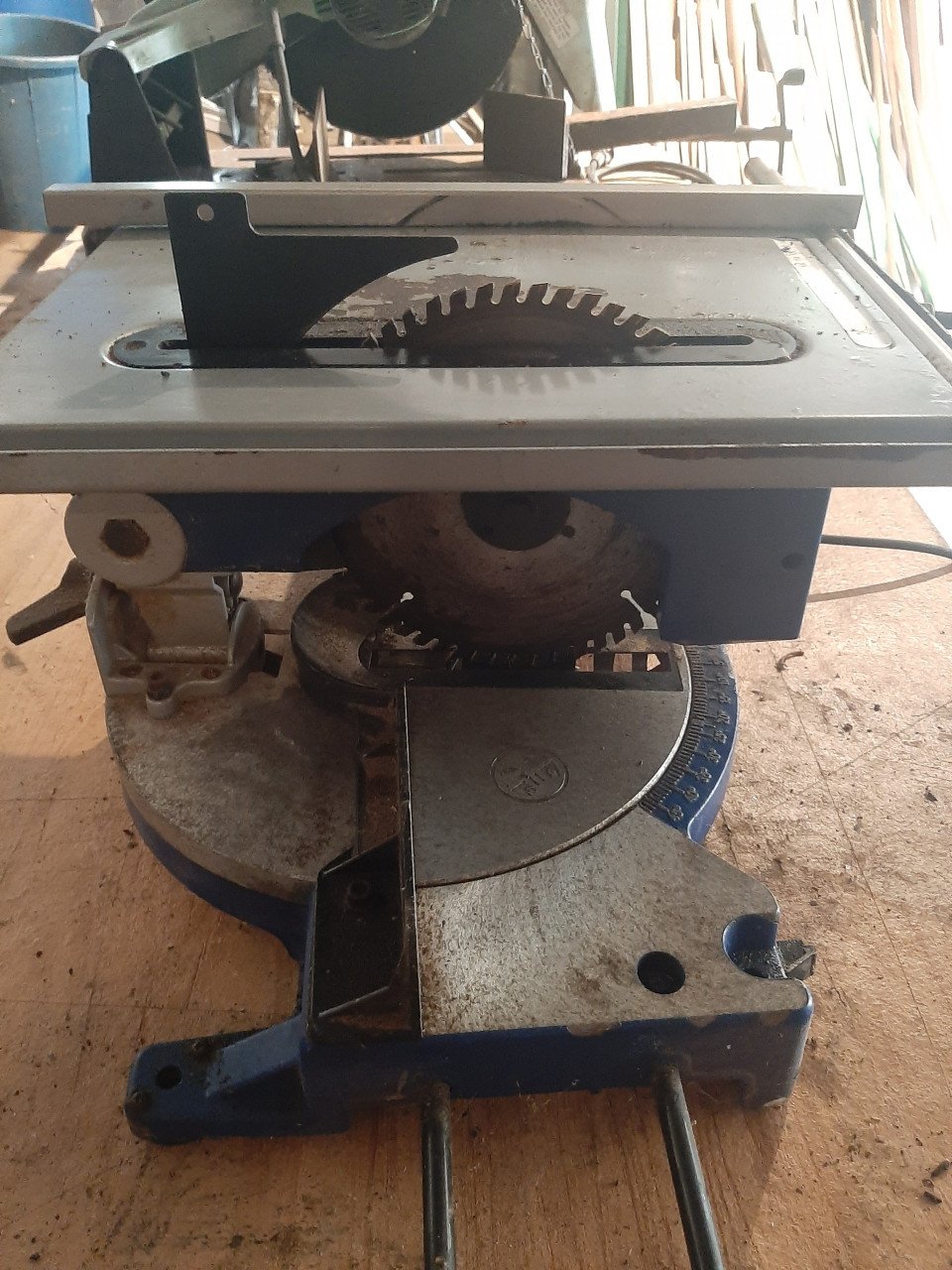 Kleine tafelzaagmachine modelbouw