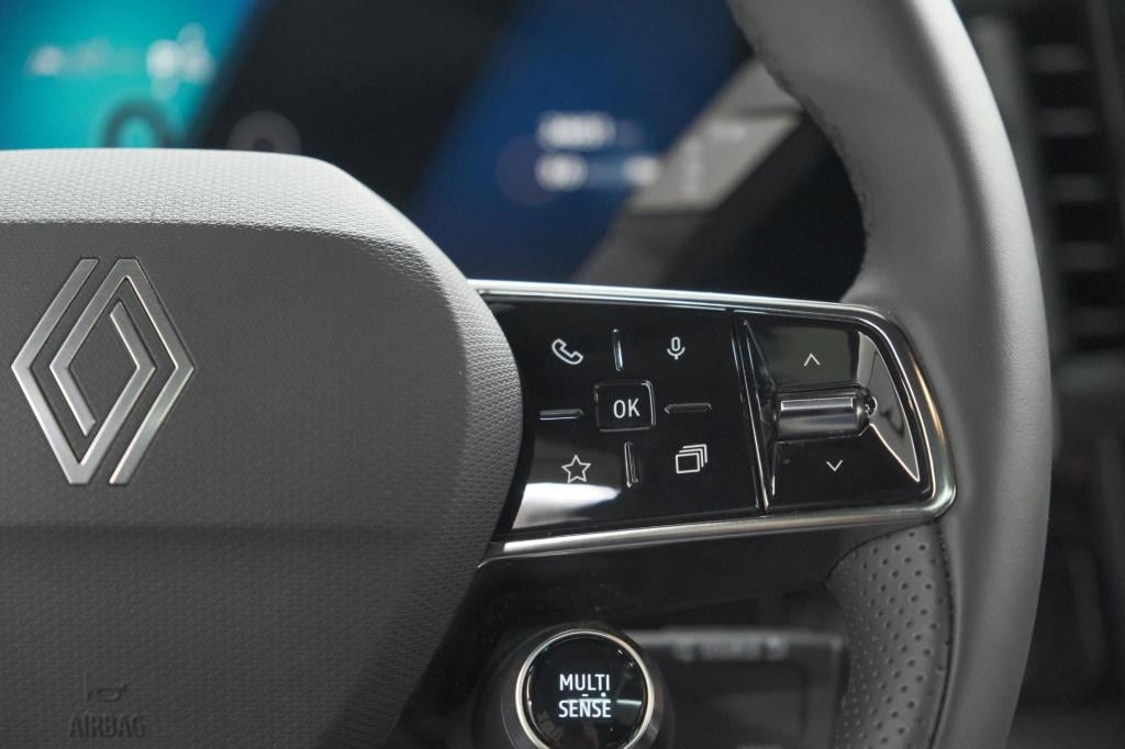 Renault Austral 1.2 e-tech full hybrid 200 techno | 360 camera | panoramada