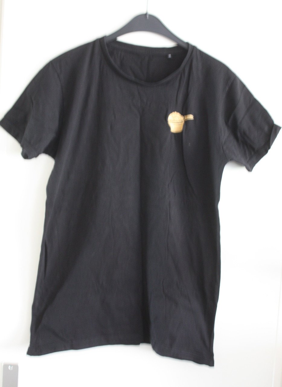 Zwart tshirt met geborduurde mok  maat m