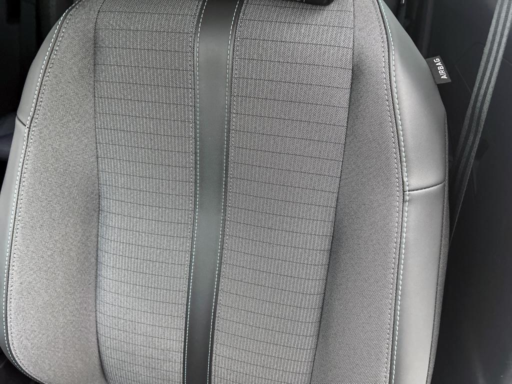 Peugeot E-2008 ev allure 50 kwh | rijklaar | navigatie |parkeersensoren v+a