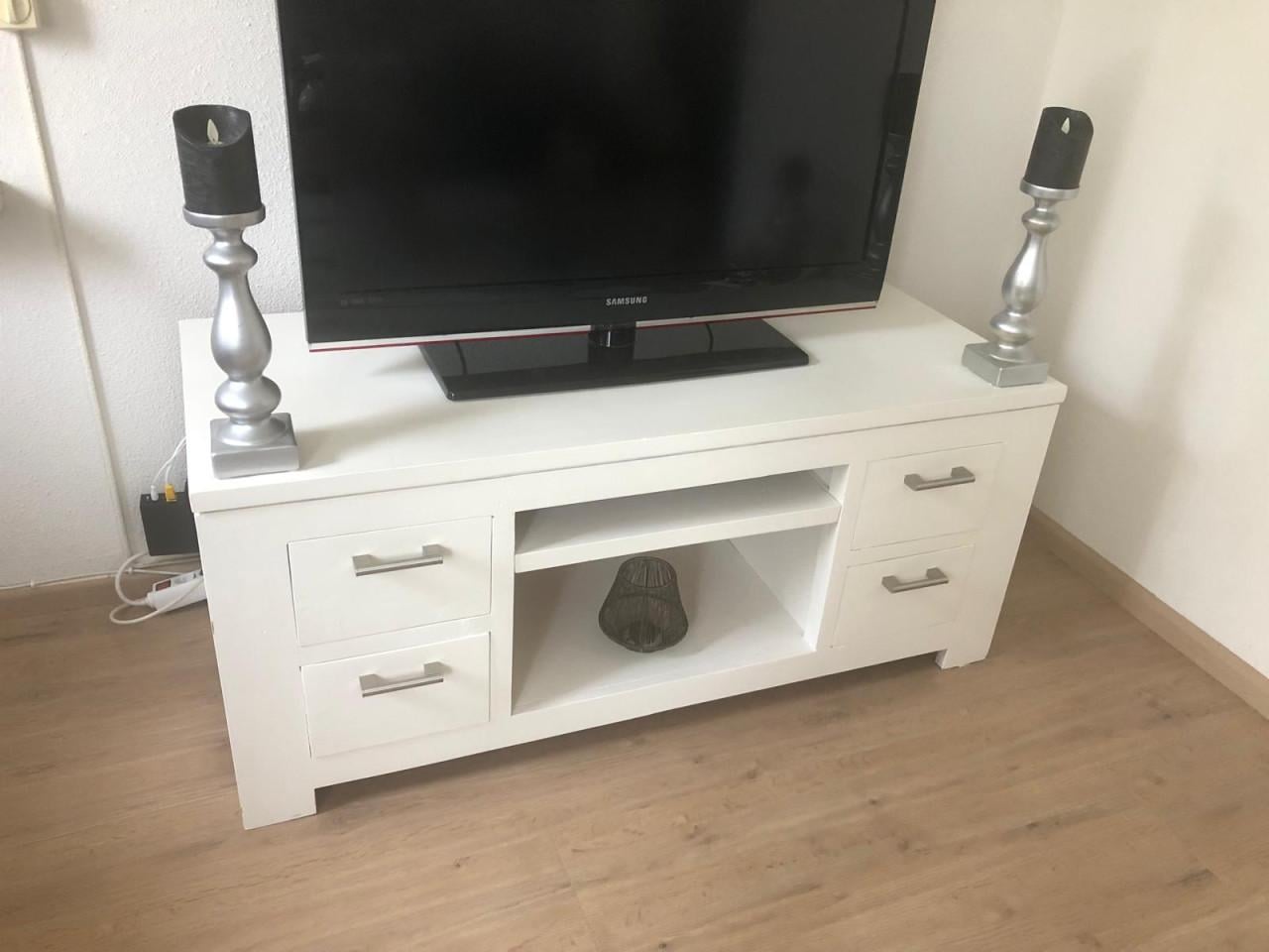 Leuk tv meubel van teakhout!