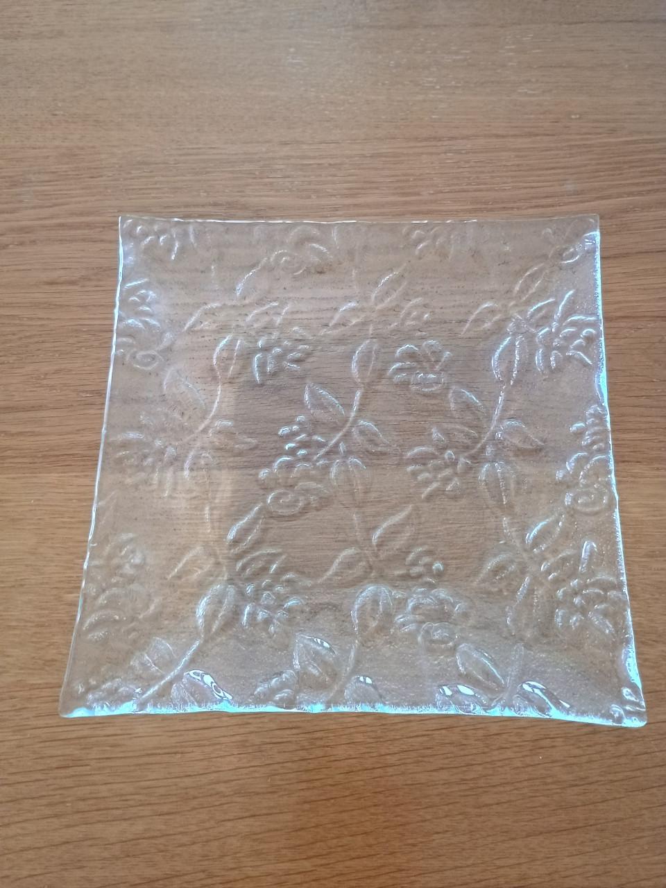 Glazen schaal bloemmotief