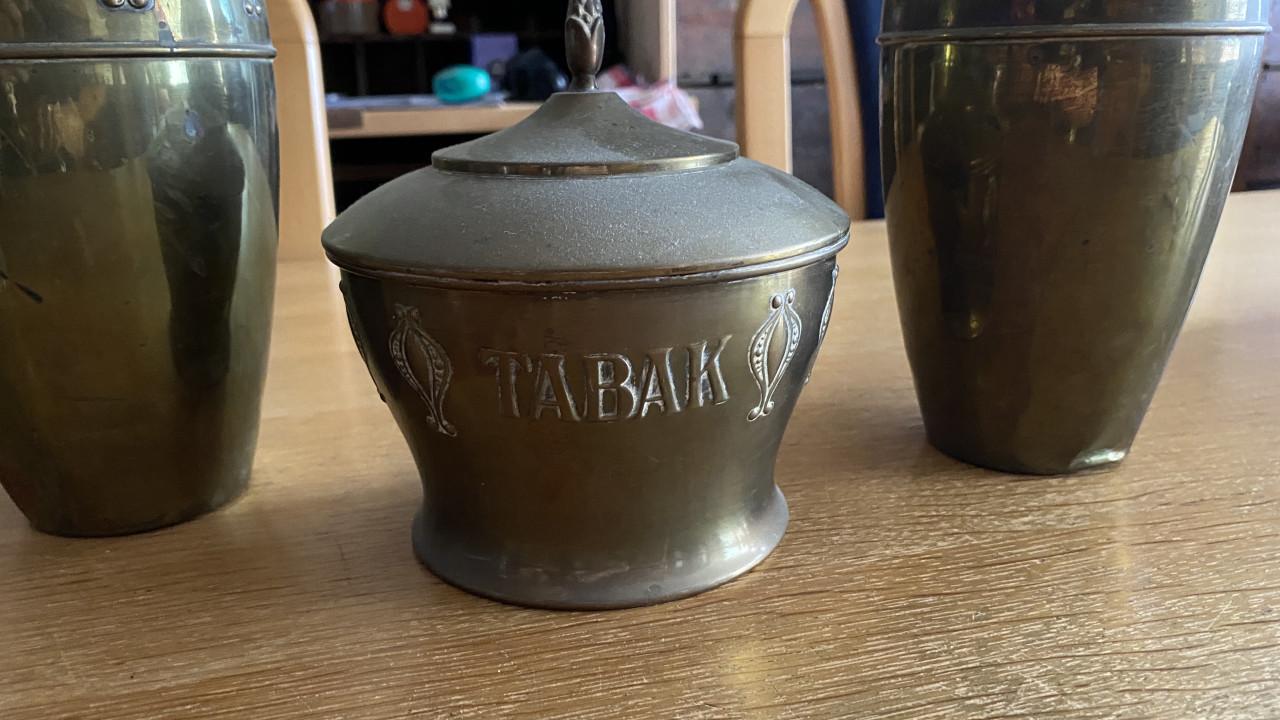 Brocante tinnen vaas en tabakspot