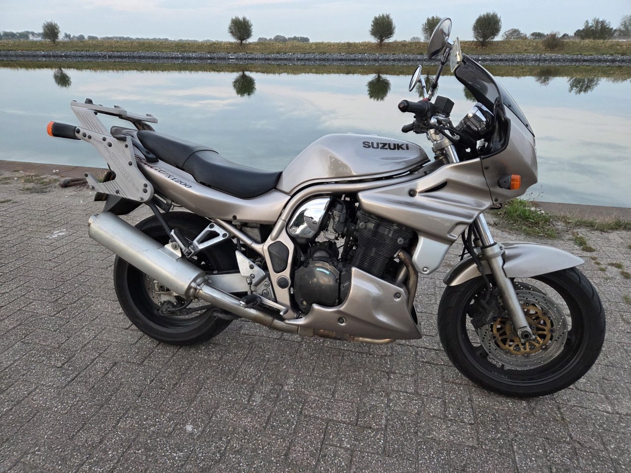 Suzuki GSF1200N (bandit) met volle kuip en 3 delig kofferset (weinig km's)