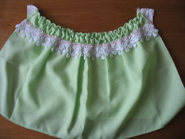 Walcherse kleding te koop.  Gehaakt wit halsdoekje  (1): €.10,00