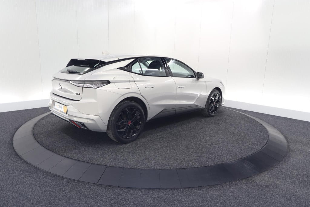 Ds Ds 4 puretech 130 eat8 performance line | camera | apple carplay | alcan