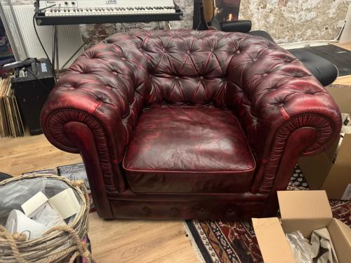 Chestefield model stoel leer