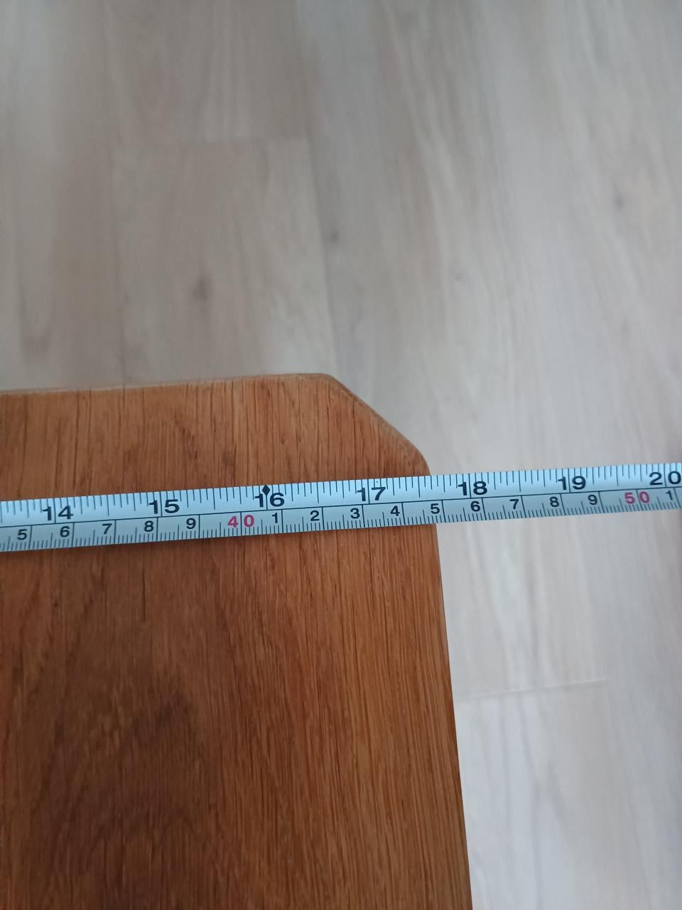 Te koop: licht eiken lectuur opslagrek