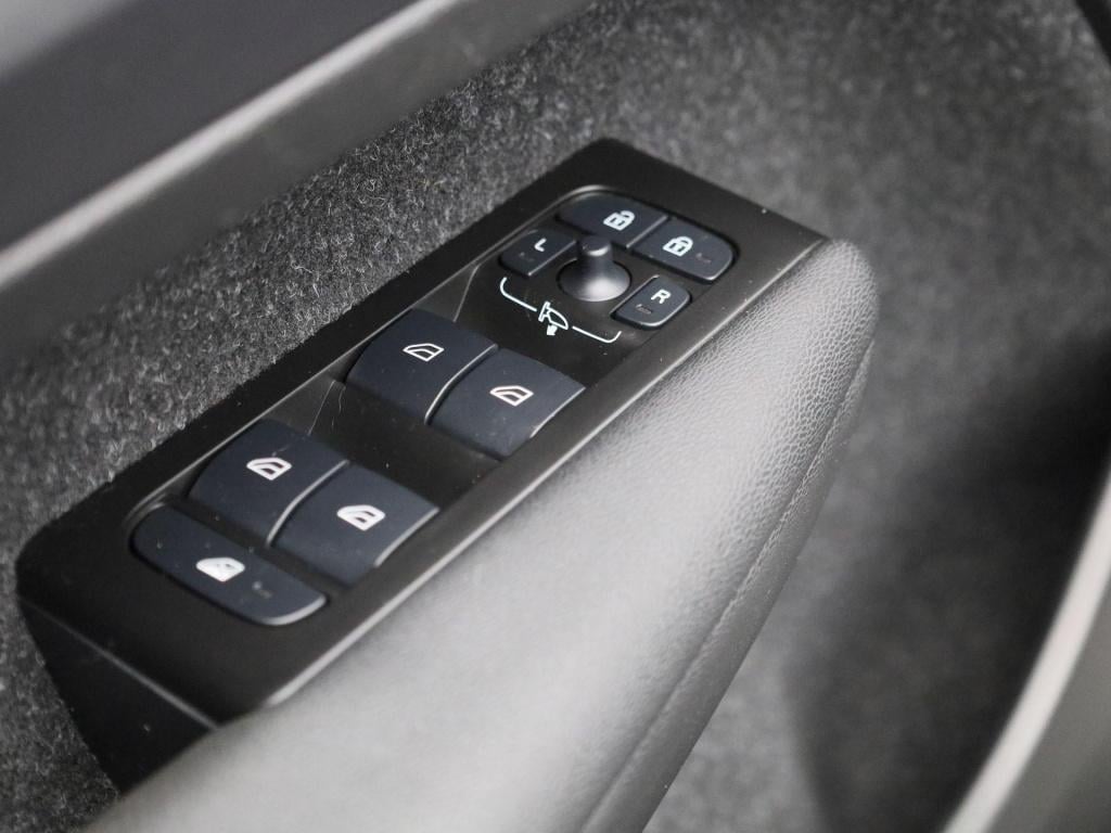 Volvo XC40 recharge p8 awd r-design | automaat | apple carplay / android au