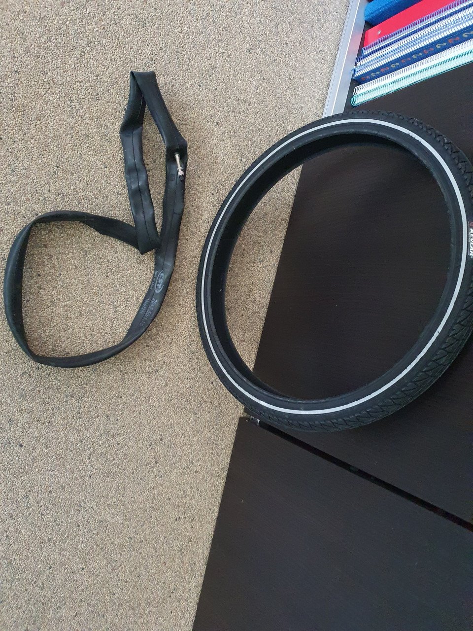 Te koop binnen en buitenband lacros