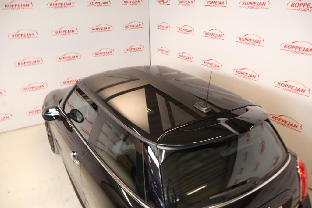 Mini Cooper 1.5 chili serious business nl auto, jcw in en exterieur, stoelv