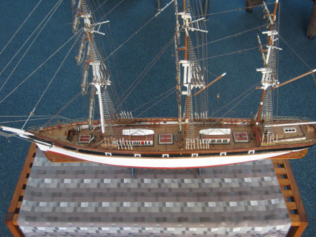 2 scheepsmodellen.