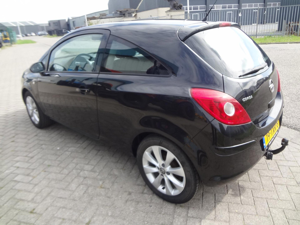 Opel Corsa 1.2 ecoflex anniversay edition lpg