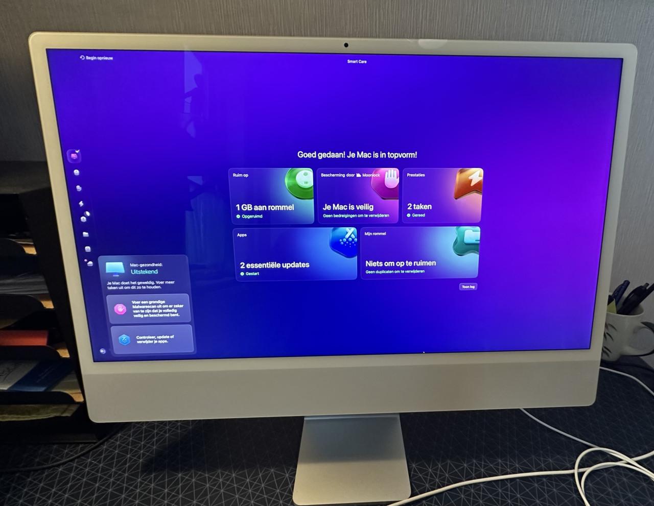 Apple iMac 24" M1. 16GB RAM.  512GB SSD