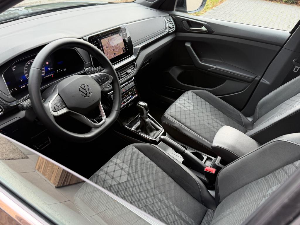 Volkswagen T-cross 1.5 tsi 150pk dsg r-line | camera | trekhaak | navi | iq