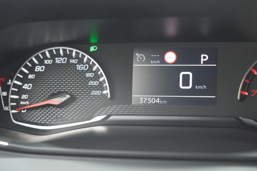 Peugeot 2008 puretech 130 eat8 allure | camera | navigatie | parkeersensore