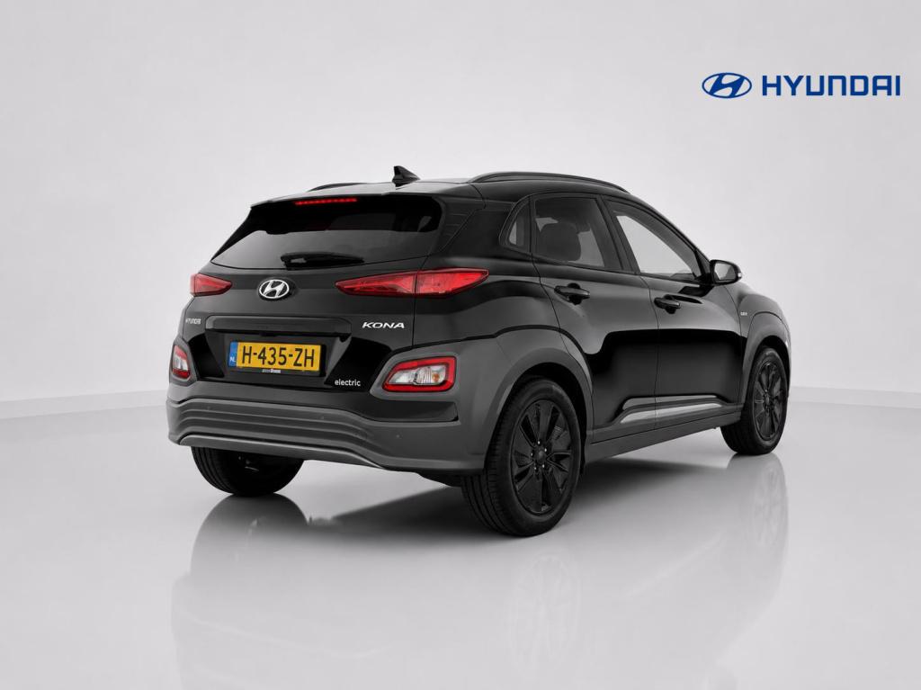 Hyundai Kona ev premium 64 kwh black edition soh 96,4% + schuif-/kanteldak!