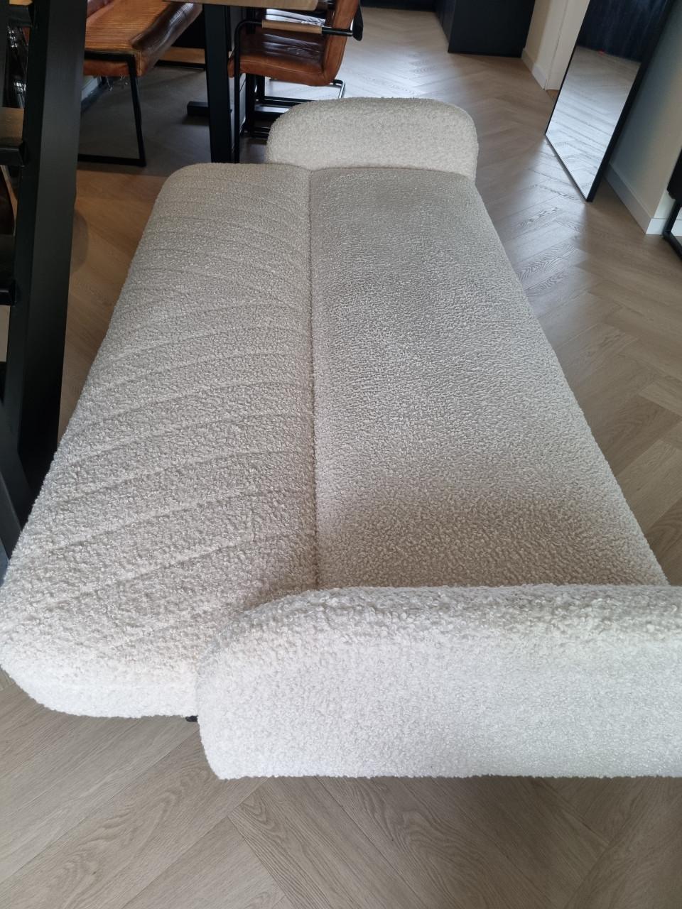 Bank off-white kleur in Teddy stof (slaapbank)