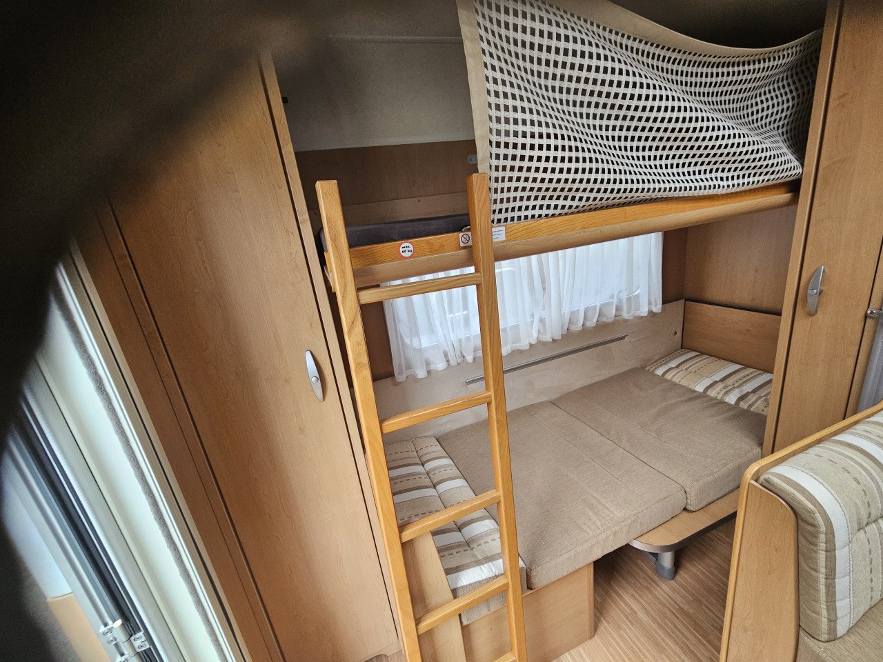 Mooie knaus 550 fsk met stapelbed